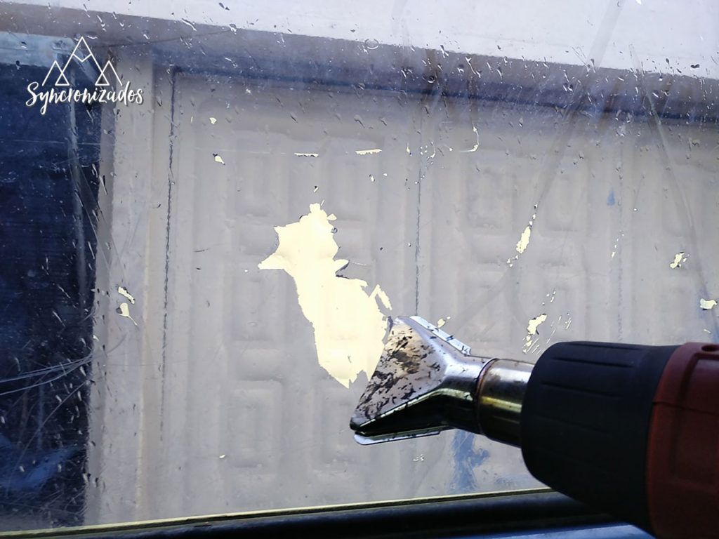 Pistola de calor sobre láminas solares