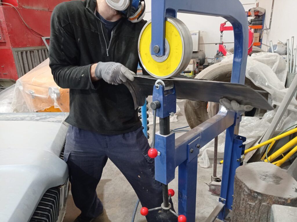 Metal shaping en La Cotxera Classic Garage