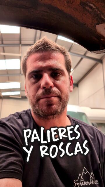 Hoy iba a montar los palieres en la T4 California Exclusive… pero al apretar los tornillos, salían marcados. Las roscas del grupo están tocadas y no quiero jugármela.

Toca repasar con macho, primero a mano para guiar bien, y luego con el atornillador. Trabajo fino antes de montar, porque si no lo haces bien ahora, lo acabas pagando en ruta.

#vwt4 #t4california #t4exclusive #vwbus #vanlife #camperlife #t4build #vanlifespain #vwcamper #palieres #mecanicacasera #diyvanbuild #mecánicafurgoneta #vanlifediaries #restauracionvehiculos #vanlifemoments #vwcamperlife #t4club #campervanconversion #eurovan